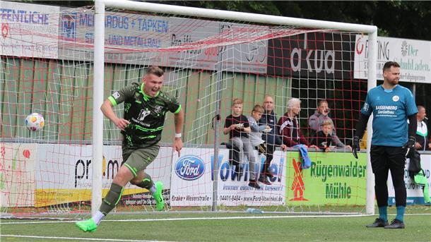SV Brake gegen TSV Abbehausen mit Torwart Patrick Lahrmann