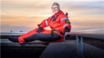 Im Kälteschutzanzug: Ingenieurin Bjela König ist bei der Mosaic-Expedition für die Sicherheit der Crew zuständig. 