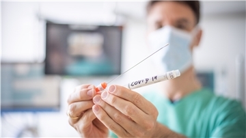 Im Klinikum Bremerhaven Reinkenheide werden nun alle Patienten auf das Coronavirus getestet.