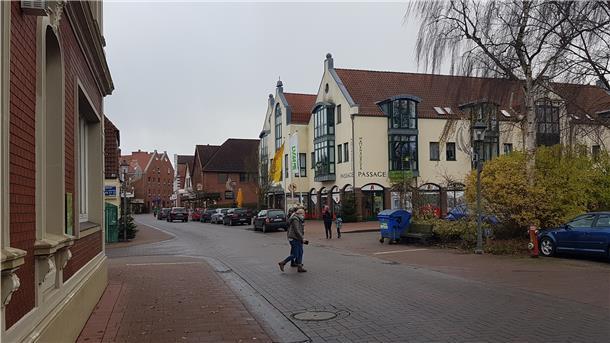 Im Landkreis Cuxhaven sind die Einzelhändler in den Zentren der Orte (hier eine Szene aus Bad Bederkesa) bislang einigermaßen gut durch dieCorona-Krise gekommen.