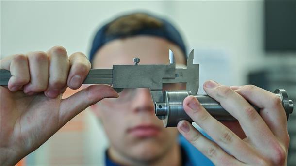 Ausbildung wird für junge Leute wieder attraktiver Im laufenden Ausbildungsjahr 2023/2024 zeigt der Trend nach Zahlen der Bundesagentur für Arbeit erneut nach oben.
