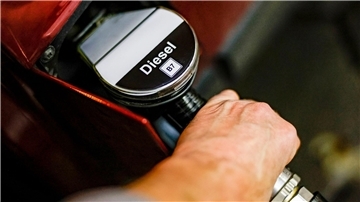 Im März 2022 wurden unter dem Eindruck des Ukraine-Krieges alle Spritpreisrekorde pulverisiert - Diesel kostete im bundesweiten Tagesdurchschnitt zeitweise 2,321 Euro pro Liter.