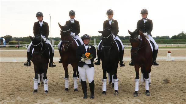 Femke Johanna Korpis, Helena Ahting, Katrin Müller, Nienke Haase und Aukje Poelman