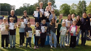 Das Foto zeigt die Klassenbesten des dritten Nordenhamer Umweltlaufes.