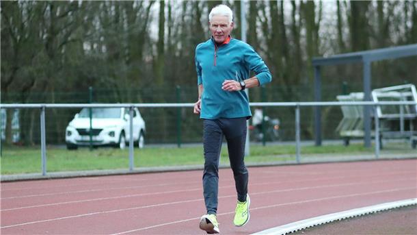 Norbert Lindemann beim Laufen im Nordenhamer Plaatweg-Stadion