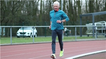 Norbert Lindemann beim Laufen im Nordenhamer Plaatweg-Stadion