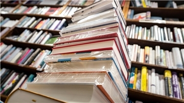 Im Oktober lassen sich die Landfrauen in die Buchhandlung von Bestenbostel einschließen, um nach Herzenslust in Büchern zu stöbern.