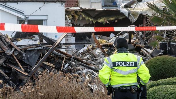 Frau stirbt bei Feuer in Fischräucherei Im Ostseebad Schönberg in Schleswig-Holstein ist eine Fischräucherei abgebrannt.
