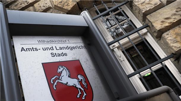 Rentner halb tot getreten: Schläger plädiert auf Notwehr Im Prozess am Landgericht Stade um einen versuchten Mord in Schiffdorf wurden nun die Plädoyers gehalten.