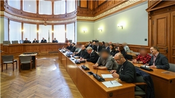 Im Prozess hatten sich laut Staatsanwaltschaft die ursprünglich angeklagten Vorwürfe der Geiselnahme und des erpresserischen Menschenraubes gegen die fünf Männer nicht nachweisen lassen.