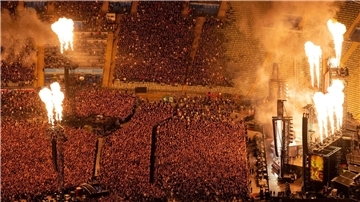 Im Rahmen ihrer Europa-Tournee geben Rammstein ihr erstes Konzert in München.