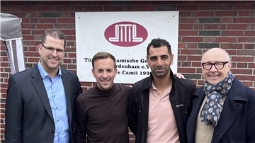 Tauschten sich aus (von links): Julian Fenkohl (CDU/Ortsrat Abbehausen), Bundestagsabgeordneter Bastian Ernst (CDU), Bünyamin Kapakli (Vorsitzender der Türkisch-Islamischen Gemeinde) und Thomas Hundhausen (Vorsitzender des CDU-Stadtverbands Nordenham).