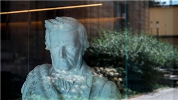 Im Richard Wagner Museum in Bayreuth steht eine Richard Wagner Büste.
