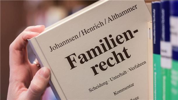 Immer weniger Ehepaare lassen sich in Niedersachsen scheiden Im Schnitt hielten Ehen in Niedersachsen 14 Jahre, bevor sie geschieden wurden. Rund 16 Prozent der Paare trennten sich sogar erst nach 25 oder mehr Ehejahren. (Symbolbild)