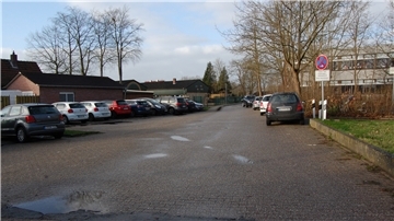 Im Schul- und Sportzentrum in Rodenkirchen sollen nun weitere Parkplätze geschaffen werden. Der Gemeinderat stimmte entsprechenden Anträgen zu.