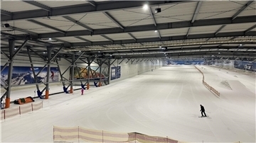 Im Sommer bewegt sich der Andrang auf der Piste in der Skihalle Bispingen in überschaubaren Grenzen. Im Winter hingegen kommen laut Geschäftsführung bis zu 1.800 Besucher pro Tag.