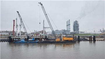 Im Stader Energiehafen ist das Terminal in Betrieb genommen worden.