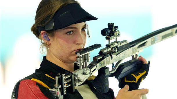 Gewehrschützinnen Janßen und Beer vergeben Chance auf Finale Im Stehend-Anschlag büßte Anna Janßen ihre Finalchancen ein