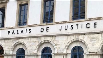 Im südfranzösischen Valence steht ein 48 Jahre alter Mann vor Gericht, der zwei Personalleiterinnen und eine Arbeitsamtsmitarbeiterin erschossen haben soll.