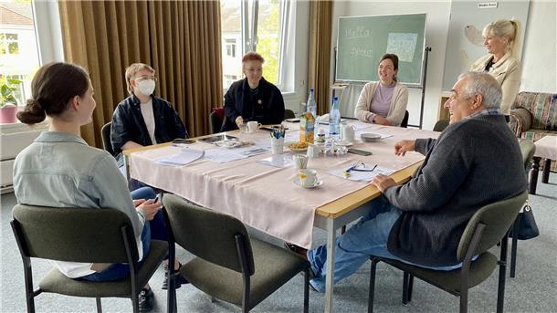 Im Team herrscht immer gute Laune. „Wir unterstützen uns gegenseitig, einer für den anderen“, sagt Gemeindemitarbeiter Reinhold Grünholz.