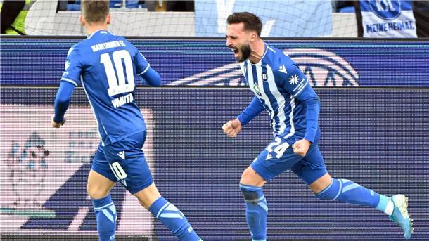 Im Test gegen Rijeka entschied Fabian Schleusener (r) die Partie mit seinem Tor.