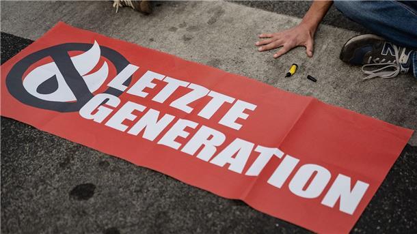 Klimaaktivisten blockieren Zufahrten zu BMW-Werk Im Vorfeld der Auto- und Verkehrsmesse IAA hatte die Letzte Generation angedroht, „München wochenlang zur Protesthochburg“ zu machen.