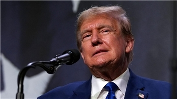 Im Wahlkampf bedient sich Donald Trump regelmäßig radikaler Rhetorik, tut sich mit rassistischen Aussagen hervor und hetzt gegen Minderheiten.