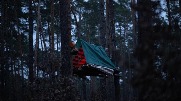 Protest gegen Tesla: Waldbesetzung soll lange dauern Im Wald bei der E-Autofabrik kamen am Donnerstag um die 100 Aktivisten zusammen.