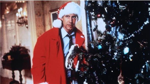Im Weihnachtsklassiker „Schöne Bescherung“ kommt Chevy Chase in Topform.
