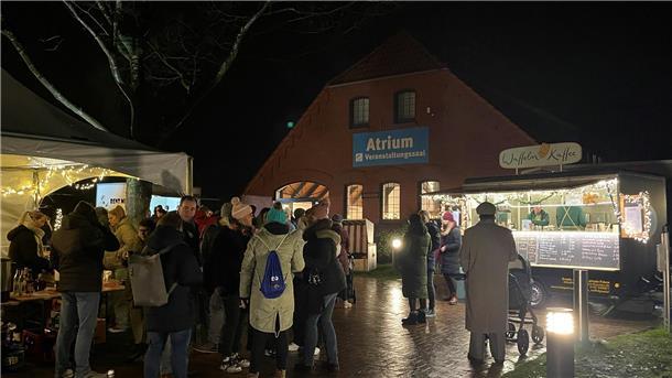Winterdorf in Burhave: Glühwein, Gelee und Glücksbringer Markt