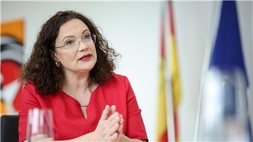 Im Zuge der Abwicklung der Corona-Krise hat die Bundesagentur für Arbeit laut Nahles bis zu 2400 Mitarbeiter mit der Prüfung von Anträgen auf Kurzarbeitergeld beschäftigt.