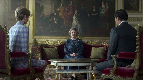 „Im Westen nichts Neues“ für Golden Globe nominiert Imelda Staunton (m.) als Queen Elizabeth II. in der fünften Staffel der Serie „The Crown“.