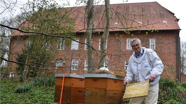 Imker Peter Kluth produziert ab sofort Honig für den Kultur- und Heimatverein.