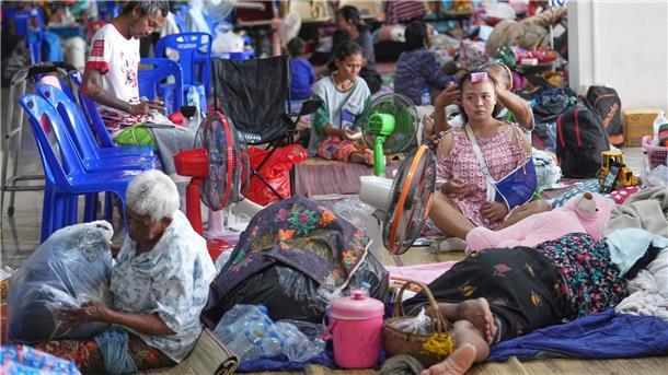 Druck von Trump auf Thailand und Kambodscha – neue Kämpfe Immer mehr Menschen müssen in Evakuierungszentren untergebracht werden.