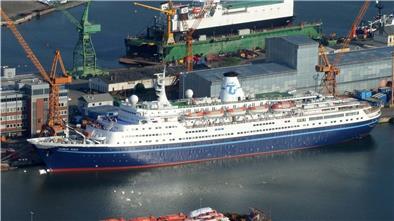 Immer wieder machte die „Marco Polo“ in Bremerhaven fest: Zum Ein- und Aussteigen der Passagier oder zu Werftarbeiten bei der Lloyd-Werft.