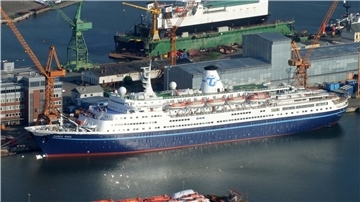 Immer wieder machte die „Marco Polo“ in Bremerhaven fest: Zum Ein- und Aussteigen der Passagier oder zu Werftarbeiten bei der Lloyd-Werft.
