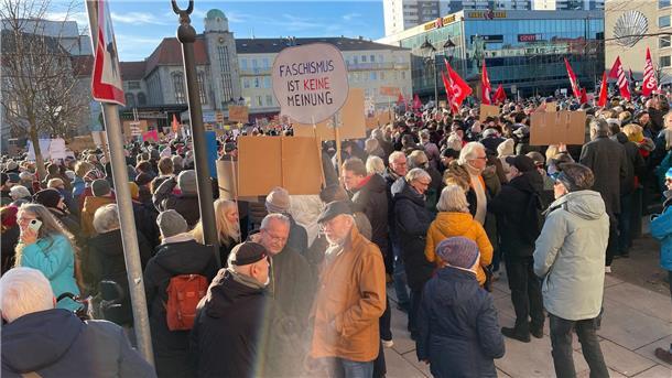 Impressionen von der Demo gegen Fremdenhass in Bremerhaven.