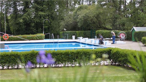 In allen drei Bädern in der Samtgemeinde Tarmstedt laufen die Vorbereitungen für die Freibadsaison. Ob in diesem Jahr allerdings überhaupt dort geplanscht werden darf, soll die Politik entscheiden.
