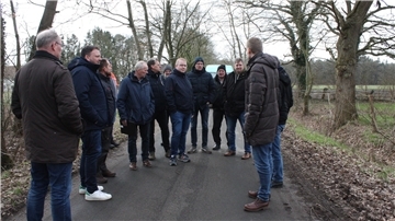 In allen Ortschaften der Gemeinde machten sich die Ausschussmitglieder ein Bild vom Zustand der Straßen und Wege.