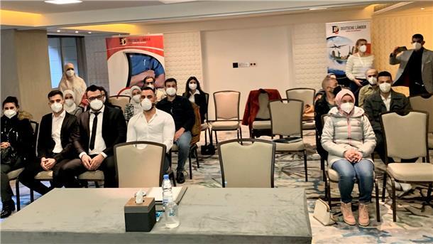 In Beirut haben sich Vertreter des Klinikums Bremerhaven-Reinkenheide und potenzielle neue Pflegekräfte kennengelernt. 15 von ihnen sollen kommendes Jahr in Bremerhaven mit ihrer Arbeit beginnen.
