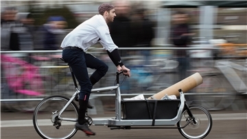 In Berlin gibt es sogar schon Lastenradrennen. Auch in Bremerhaven entdecken immer mehr Menschen den Trend für sich.