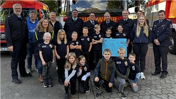 In Bevern gibt es nun eine Kinderfeuerwehr. Bei allen Beteiligten war die Freude über die Gründung der 7. Kinderfeuerwehr im Stadtgebiet groß. 