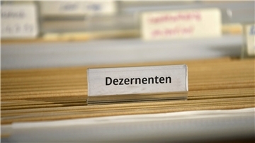 In Bremerhaven gibt es drei hauptamtliche Dezernenten: Torsten Neuhoff (CDU), Michael Frost (parteilos) und Bernd Schomaker (FDP).