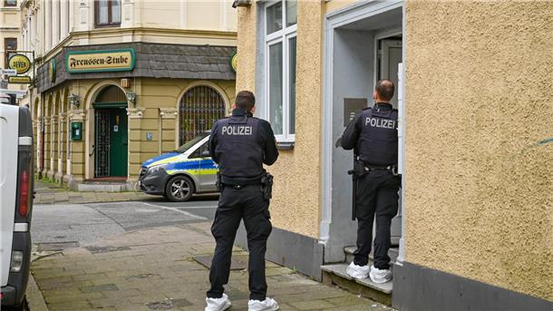 Schüsse auf Gaststätte in Bremerhaven-Lehe - Polizei ermittelt In Bremerhaven-Lehe sind Schüsse gefallen: Ein Lokal in der Frenssenstraße wurde beschossen, verletzt wurde niemand. Die Polizei sucht nach Zeugen.
