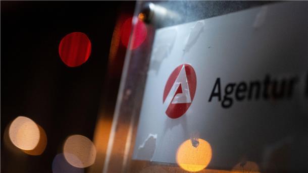 Das Schild der Agentur für Arbeit