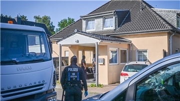In Bremerhaven-Surheide war dieses Wohnhaus das Ziel einer Razzia des Zolls.