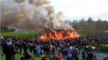 In Burhave findet das Osterfeuer wieder auf dem gewohnten Platz am Deich statt.
