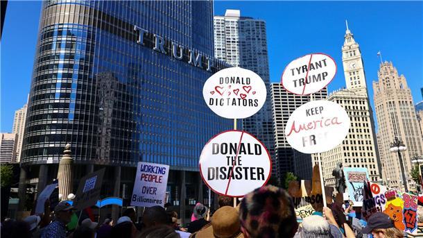 Mögliche Militär-Pläne in Chicago: Trump zündelt erneut In Chicago kocht die Stimmung hoch. (Archivbild)