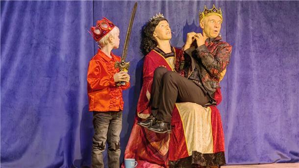 „Dein Stück vom Glück“: Familientheater im Zevener Rathaussaal „Dein Stück vom Glück“: Familientheater im Zevener Rathaussaal