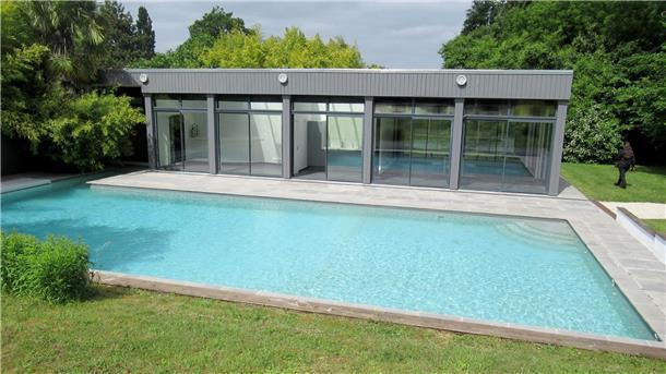 In dem Poolhaus soll Lagerfeld seine einzige Nacht in Louveciennes verbracht haben.